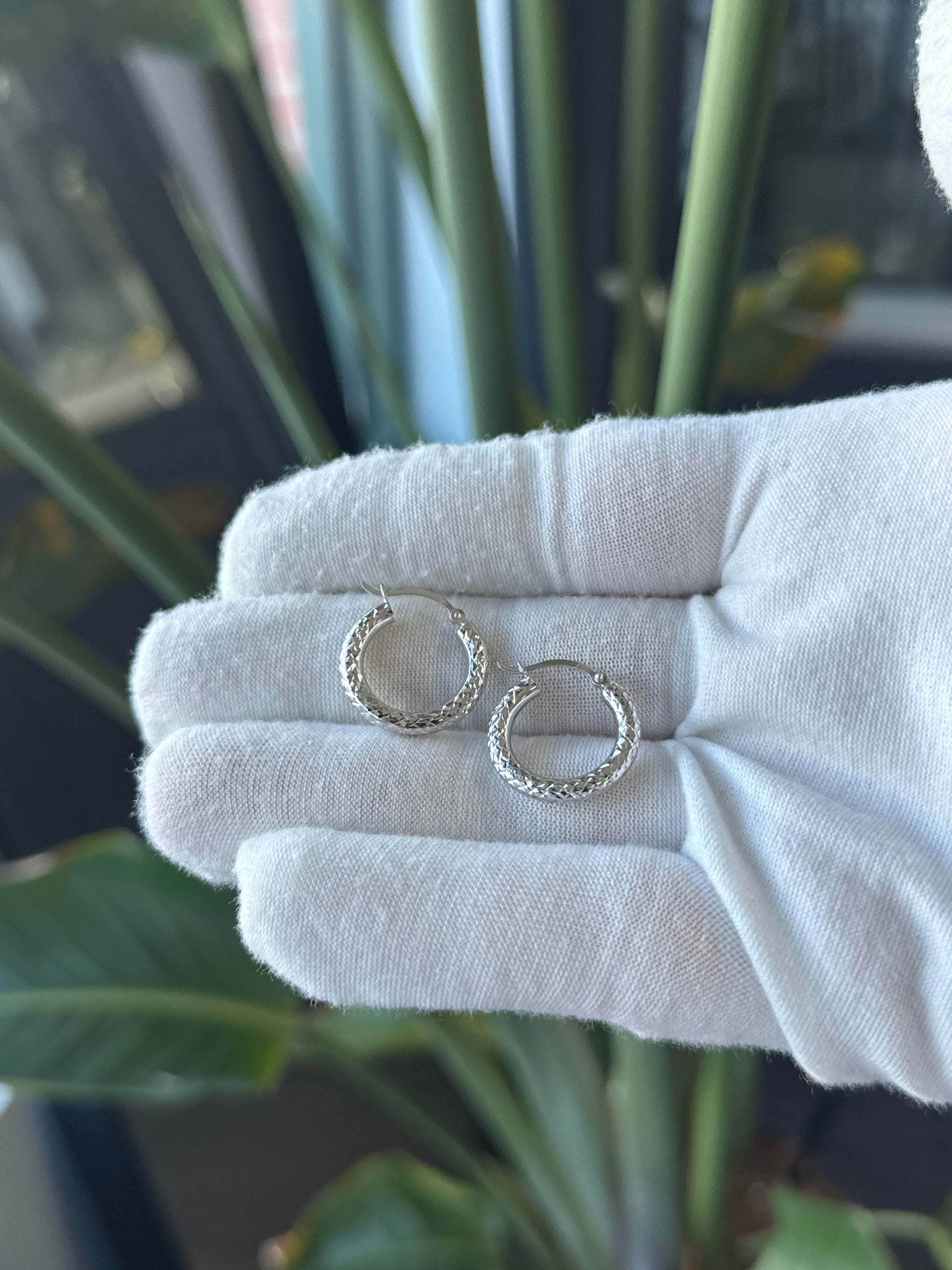 14k White Gold Diamond Cut Hoop Earrings | .75" - General Design Jewelers