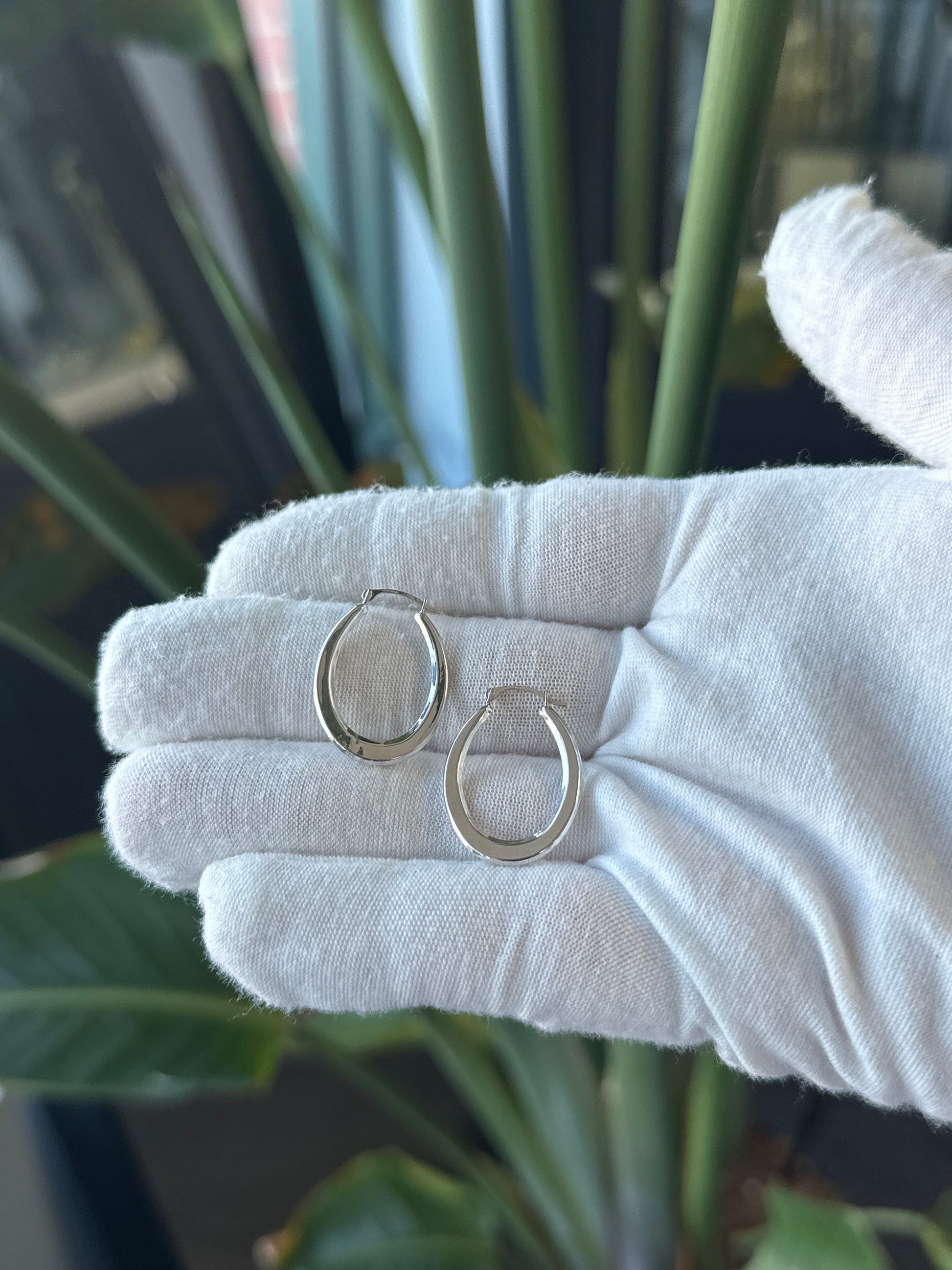 14k White Gold Oval Hoop Earrings | .75" - General Design Jewelers