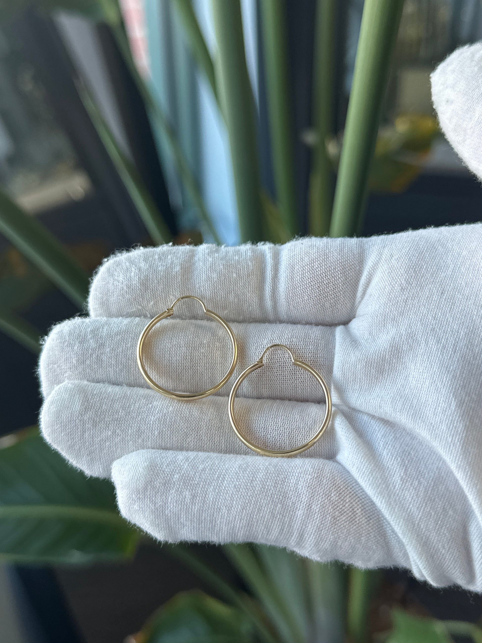 14k Yellow Gold Half Round Hoop Earrings | 1" - General Design Jewelers