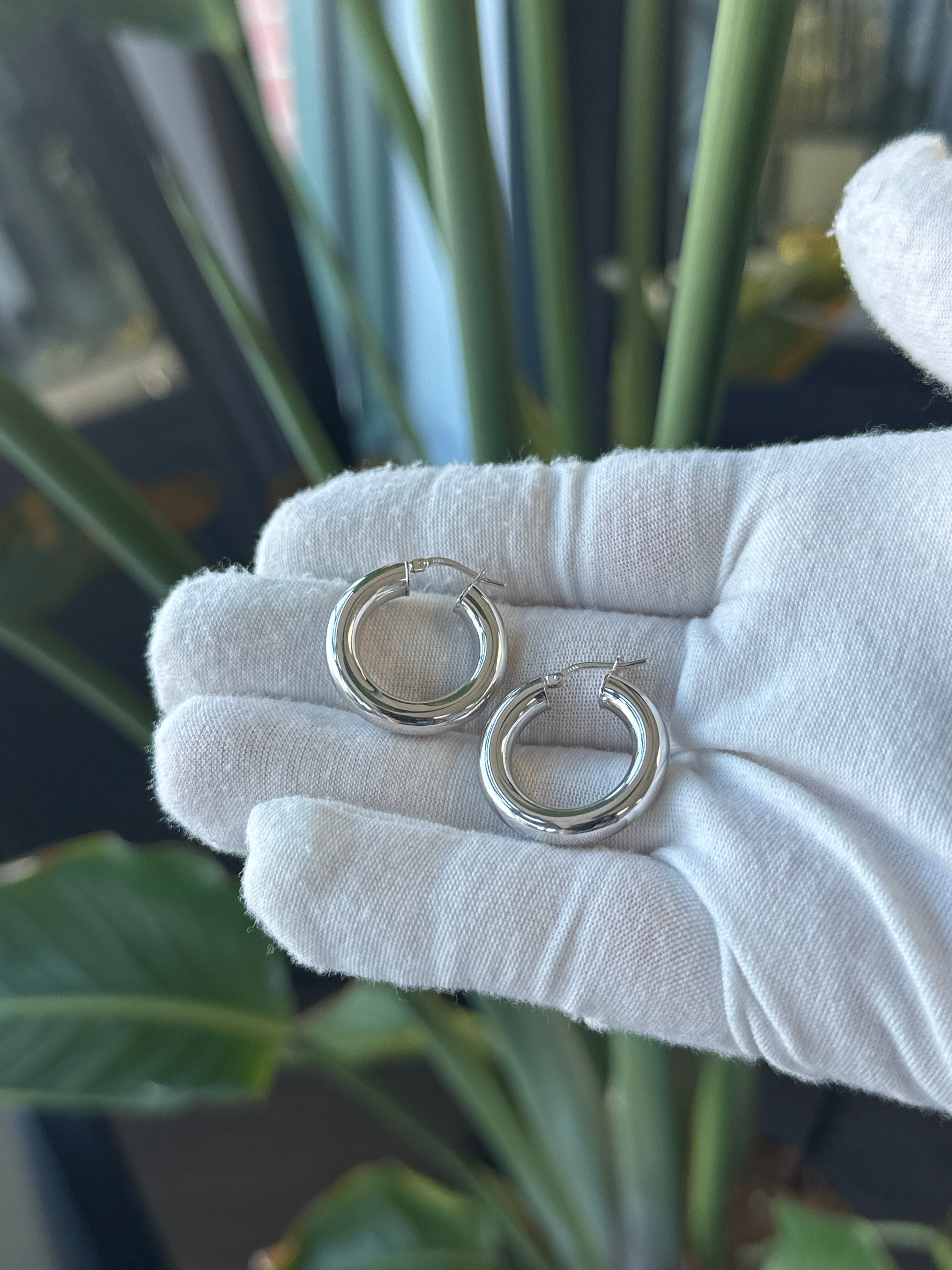 14k White Gold Chunky Hoop Earrings | 1" - General Design Jewelers